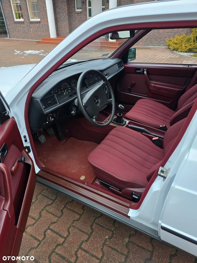 Mercedes-Benz W201 (190) - 10