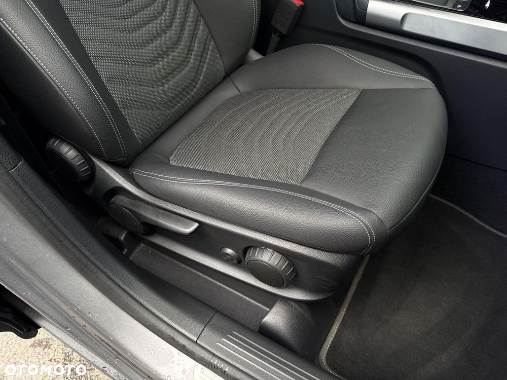 Mercedes-Benz GLB - 24