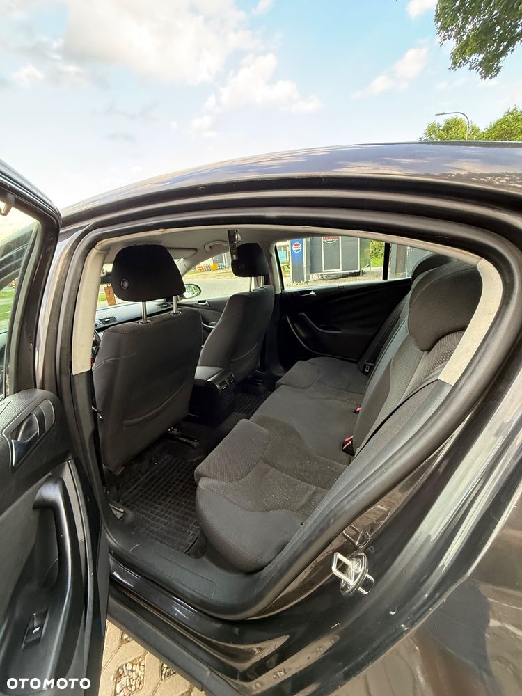 Volkswagen Passat 2.0 TDI DPF Trendline - 17