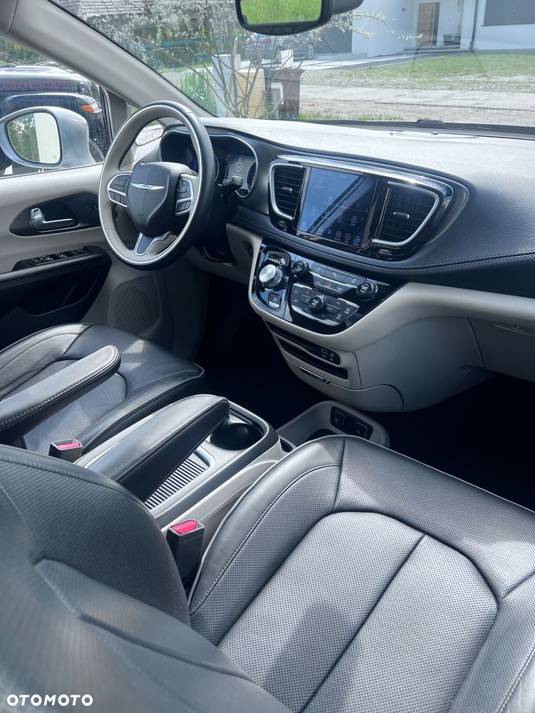 Chrysler Pacifica - 12