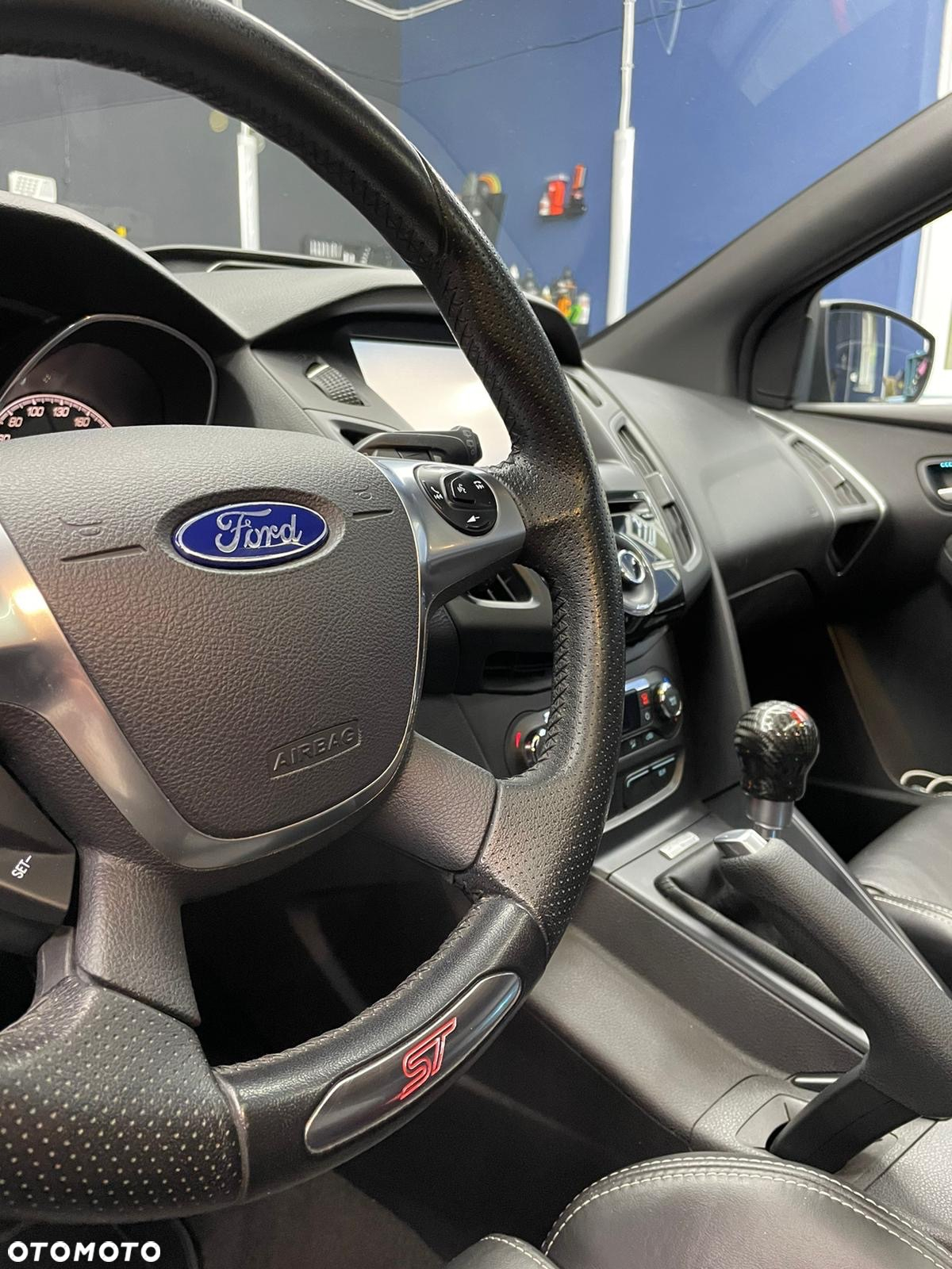 Ford Focus ST - 9