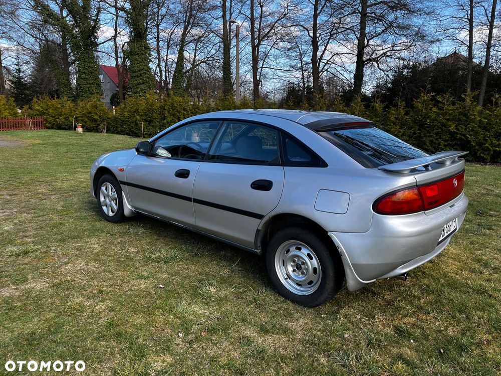 Mazda 323F - 5