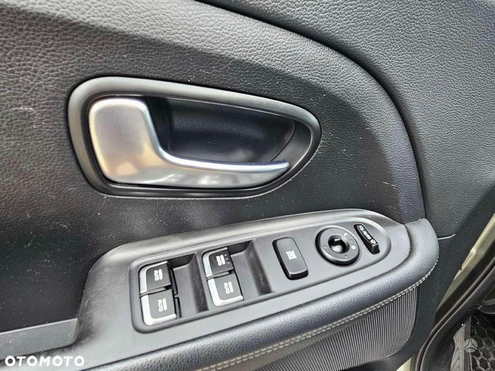 Kia Carens 1.7 CRDi 115 Dream-Team Edition - 26