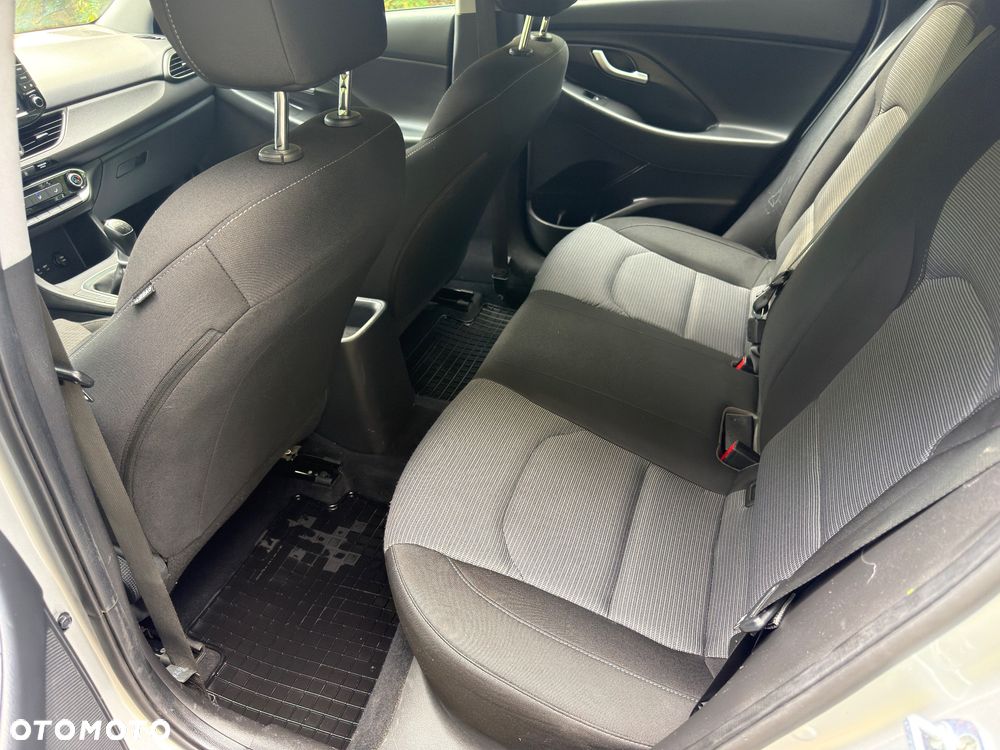 Hyundai i30 1.4 Intro Edition - 11