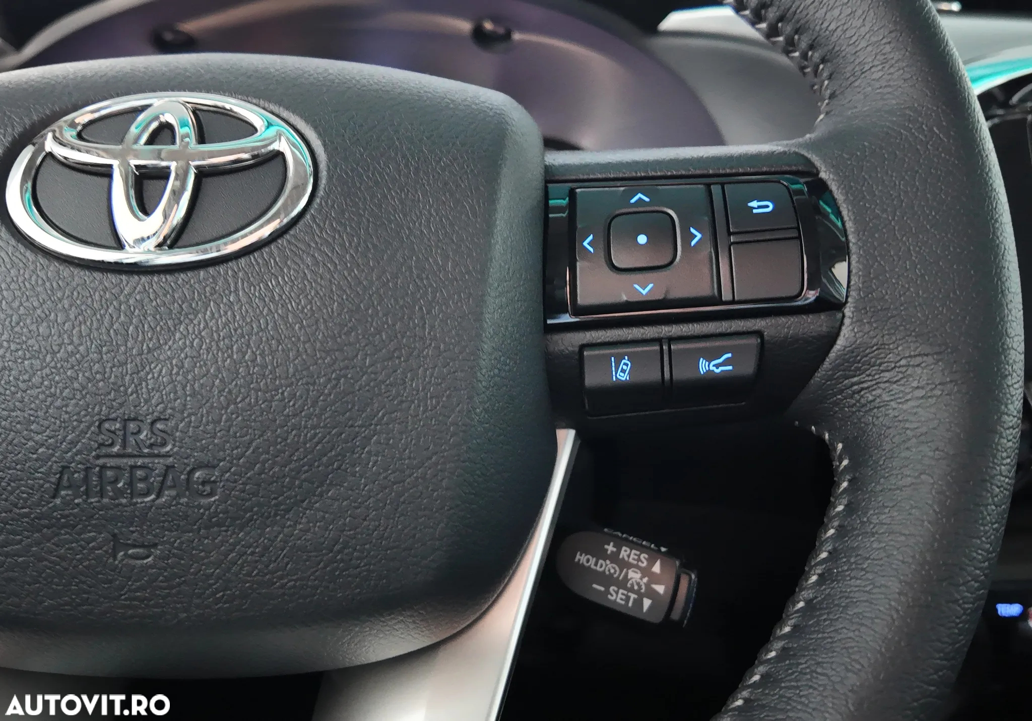 Toyota Hilux 2.4D 150CP 4x4 Double Cab AT Executive - 17