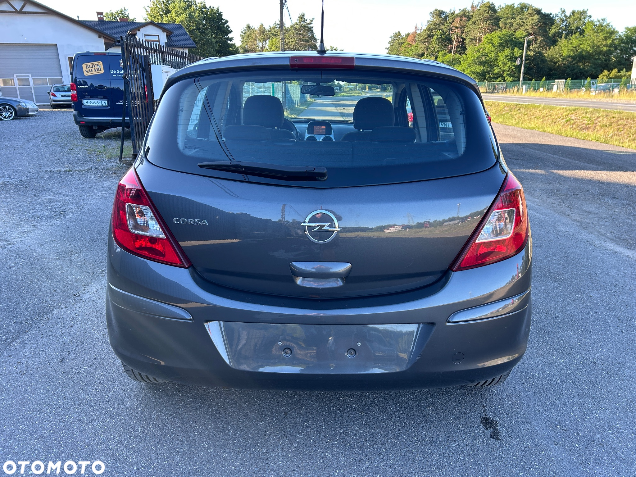 Opel Corsa 1.2 16V Enjoy - 3