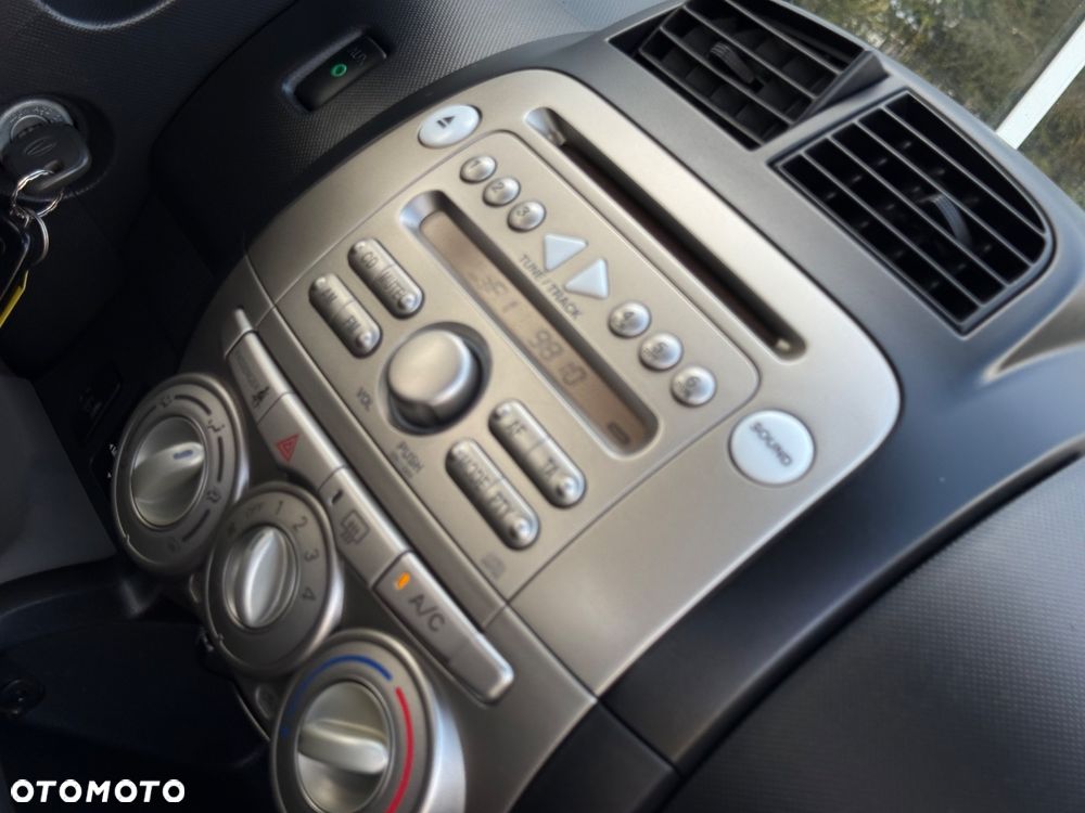 Daihatsu Sirion 1.0 - 24