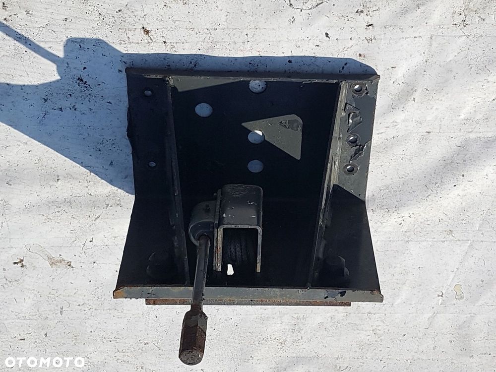 WINDA WIESZAK MOCOWANIE KOŁA ZAPASOWEGO DAF 55 LF KOŁA 19,5 - 1