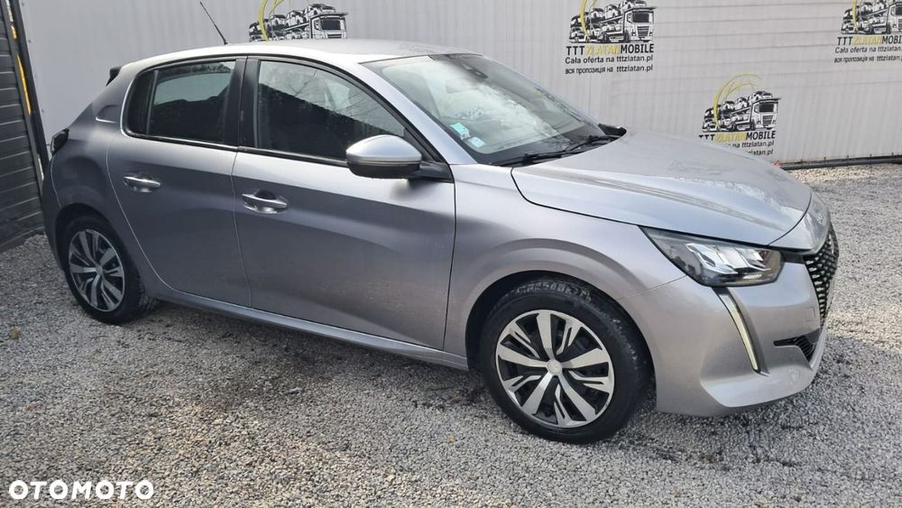 Peugeot 208 - 8
