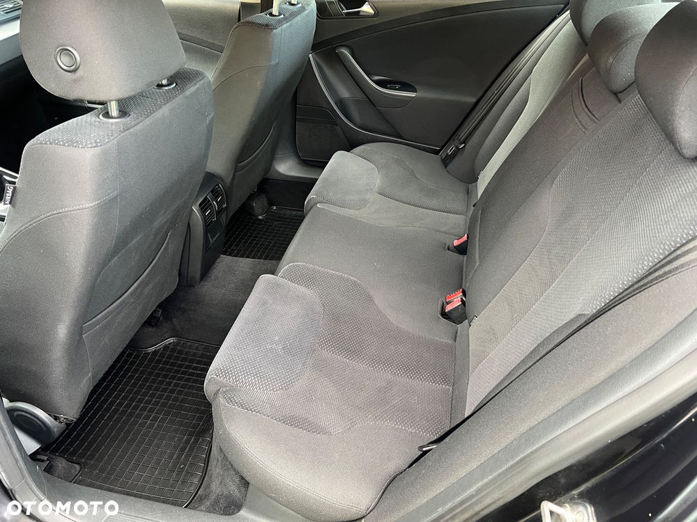 Volkswagen Passat 1.9 TDI Comfortline - 26