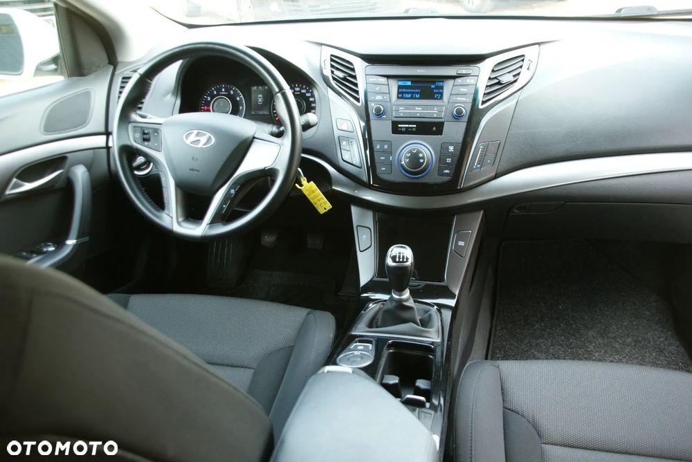 Hyundai i40 Kombi blue 1.6 Classic - 11