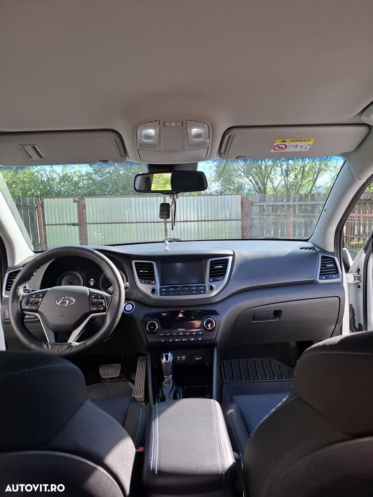 Hyundai Tucson 2.0 CRDI 4WD 6AT Premium+ - 36