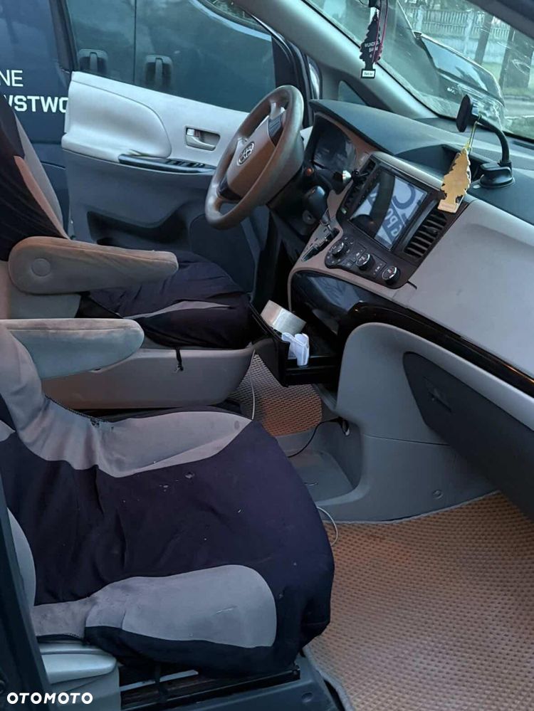 Toyota Sienna 3.5 LE AWD - 4