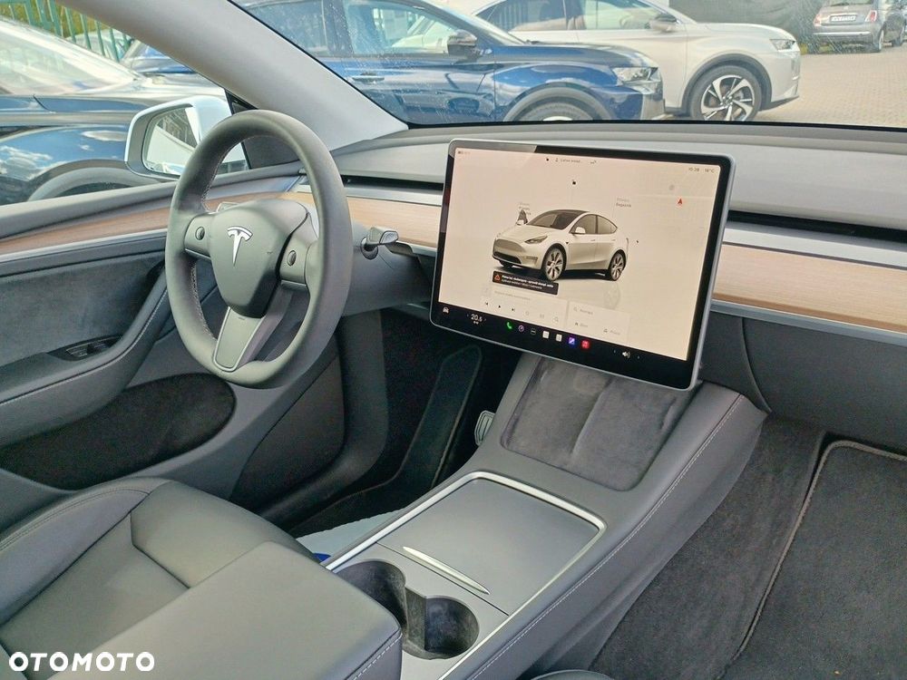 Tesla Model Y Long Range AWD - 17