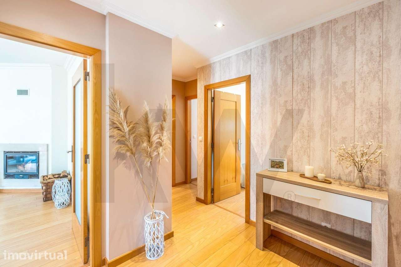 Apartamento T2 +1 com rooftop e terraço panorâmico no centro de Mafra - Grande imagem: 3/33