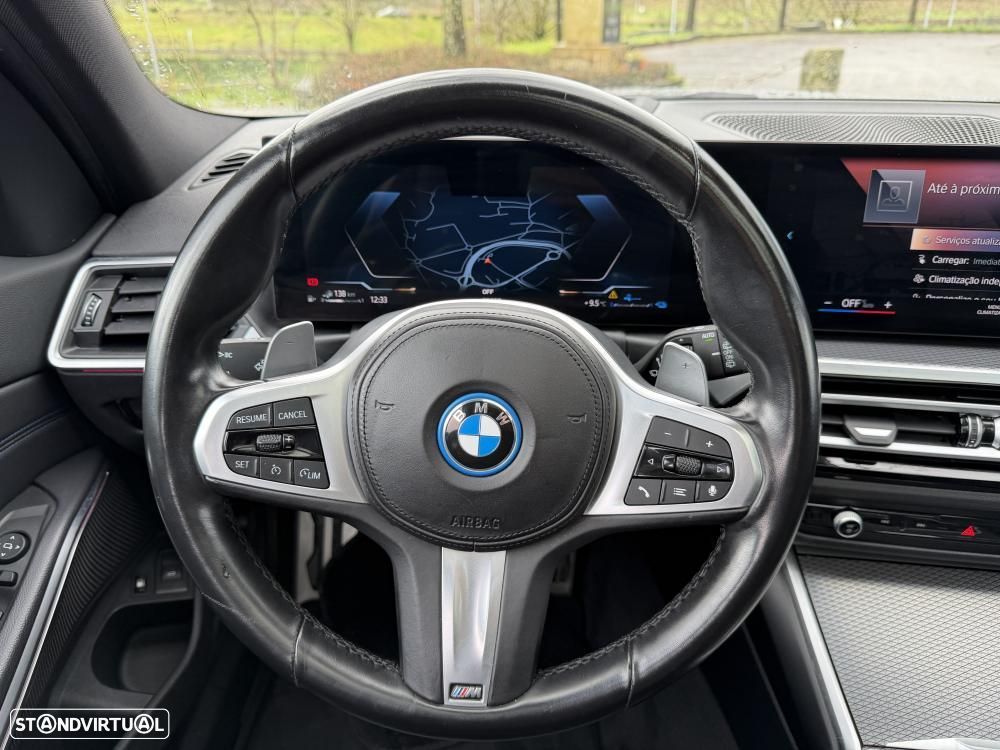 BMW 330 e Pack 50 anos M Auto - 31