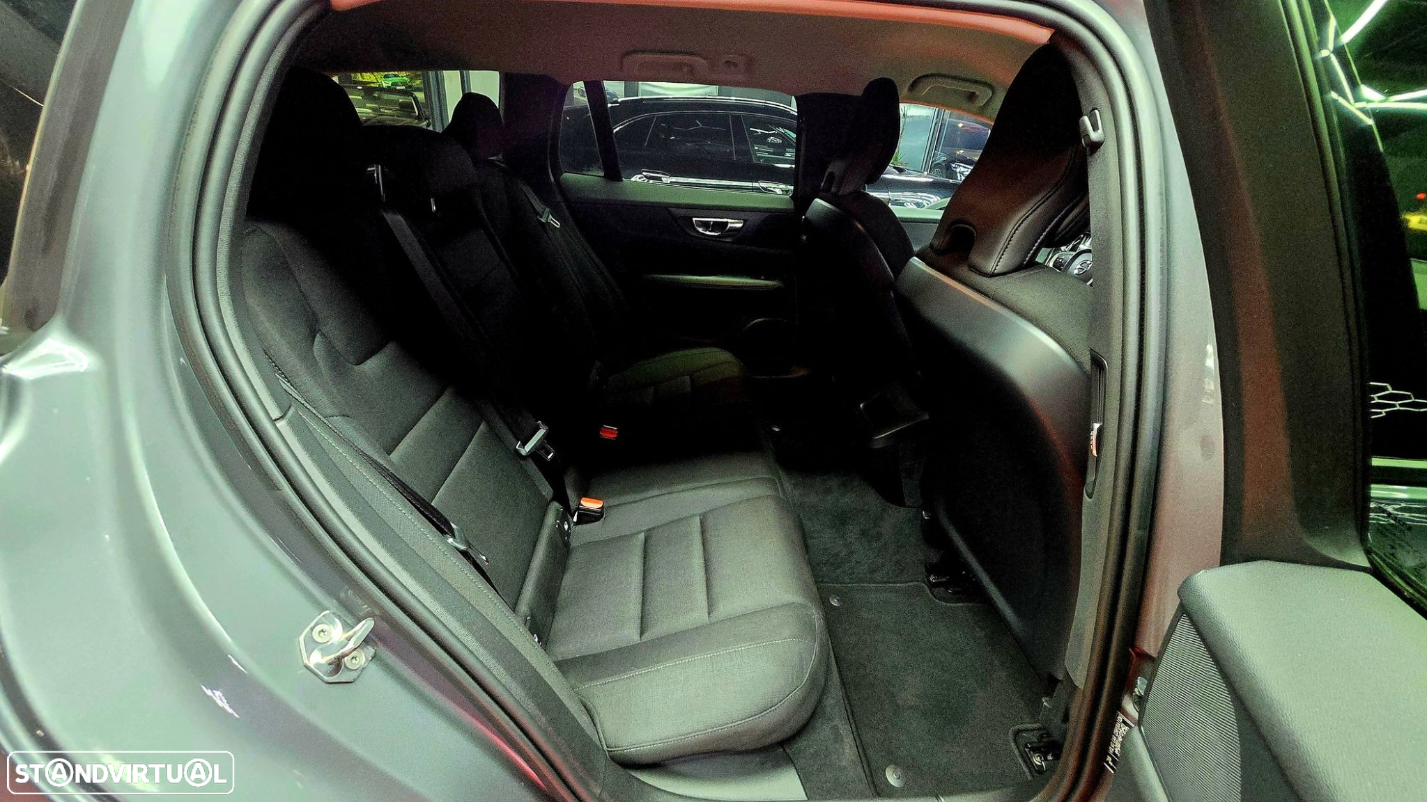 Volvo V60 2.0 D3 Momentum Geartronic - 19