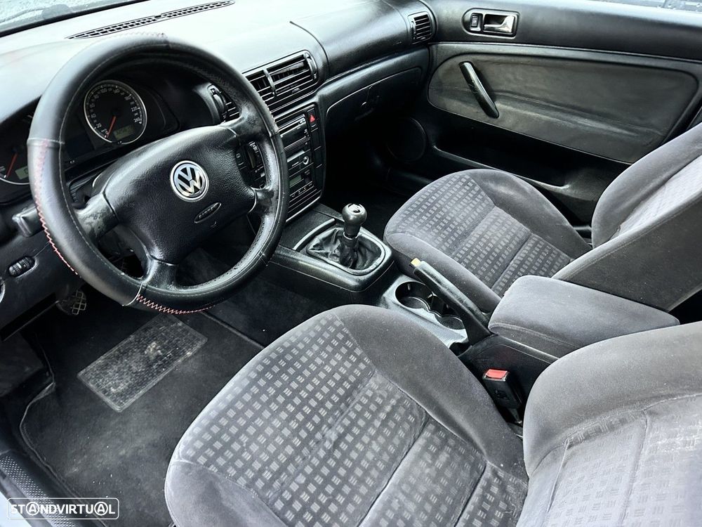 VW Passat 1.9 TDi Highline - 5