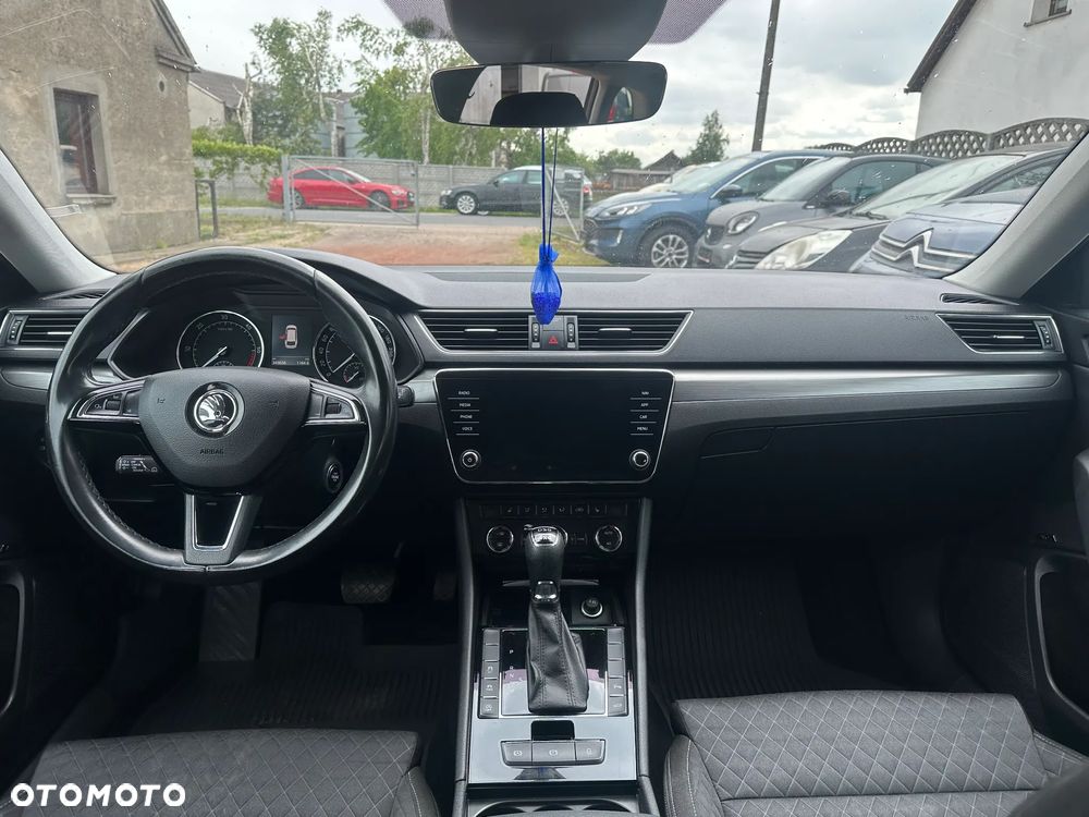 Skoda Superb 2.0 TDI SCR 4x4 Style DSG - 10