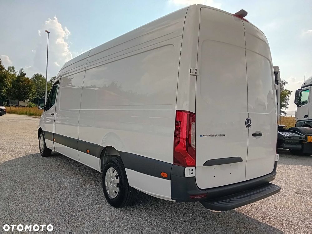 Mercedes-Benz eSprinter 320e - 8