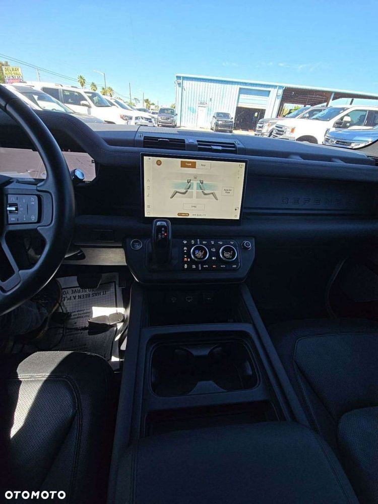Land Rover Defender - 9