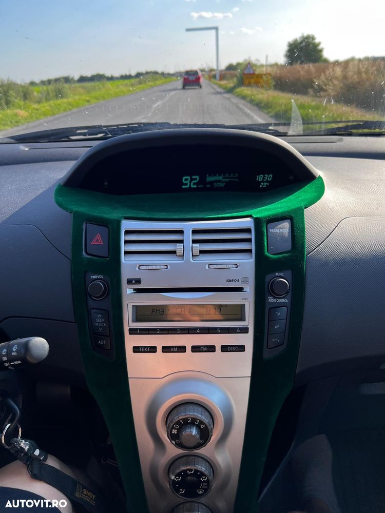 Toyota Yaris 1.0 Terra - 12
