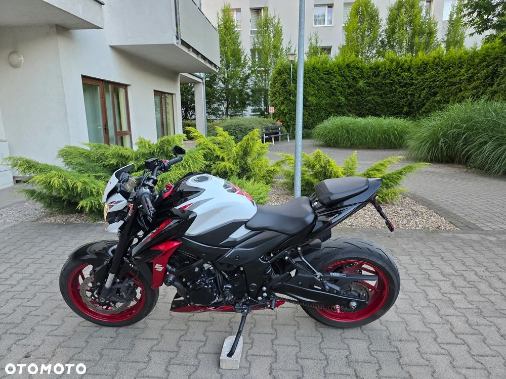 Suzuki GSX - 25