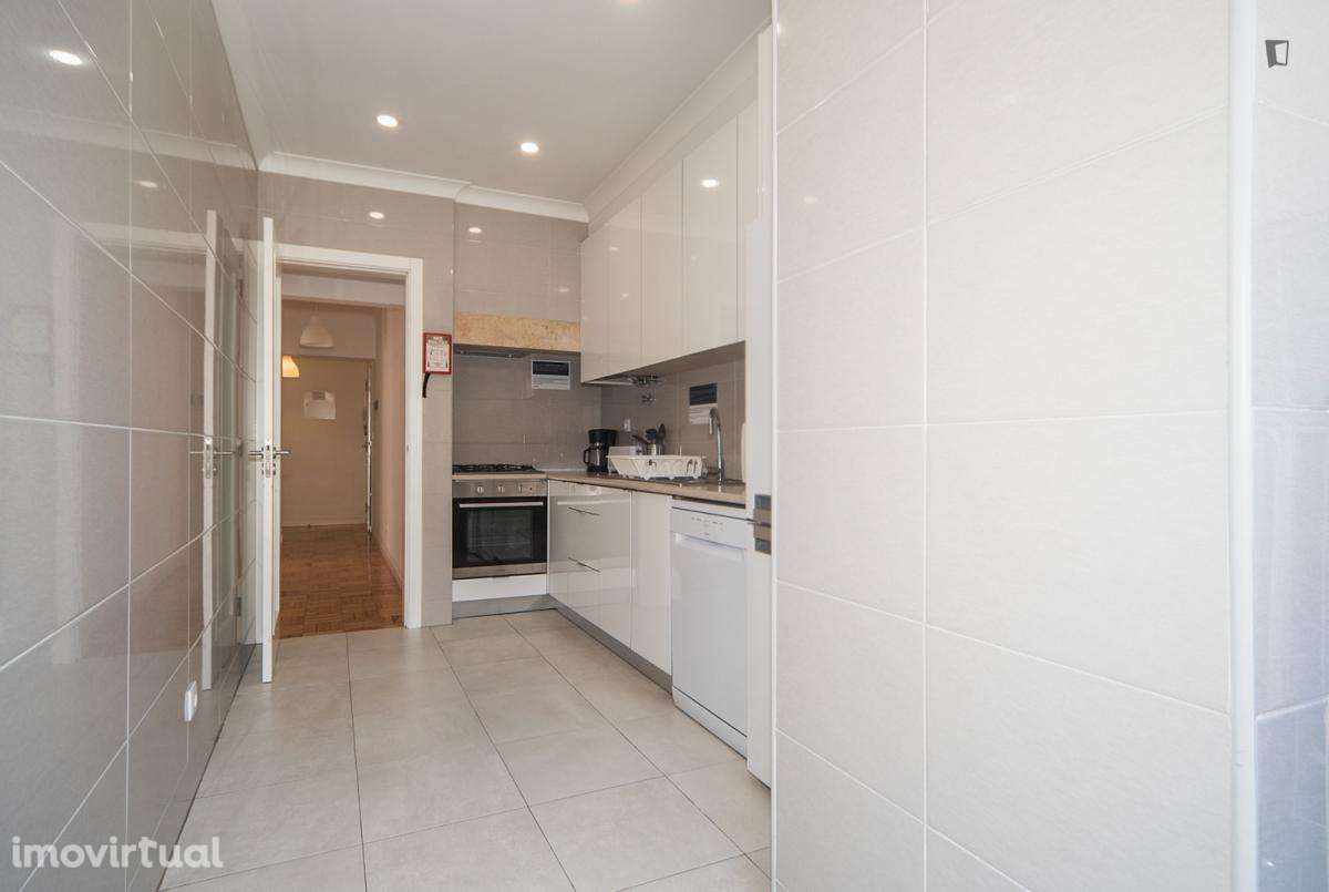 Quarto - localizado em Sete Rios Lisbon - Grande imagem: 4/13