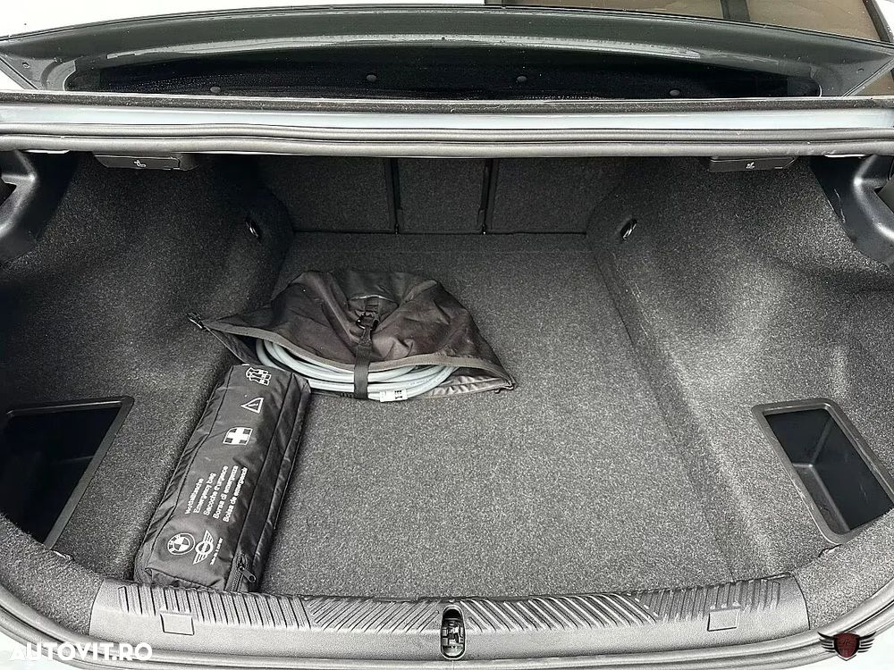 BMW Seria 5 530e xDrive Aut. - 35