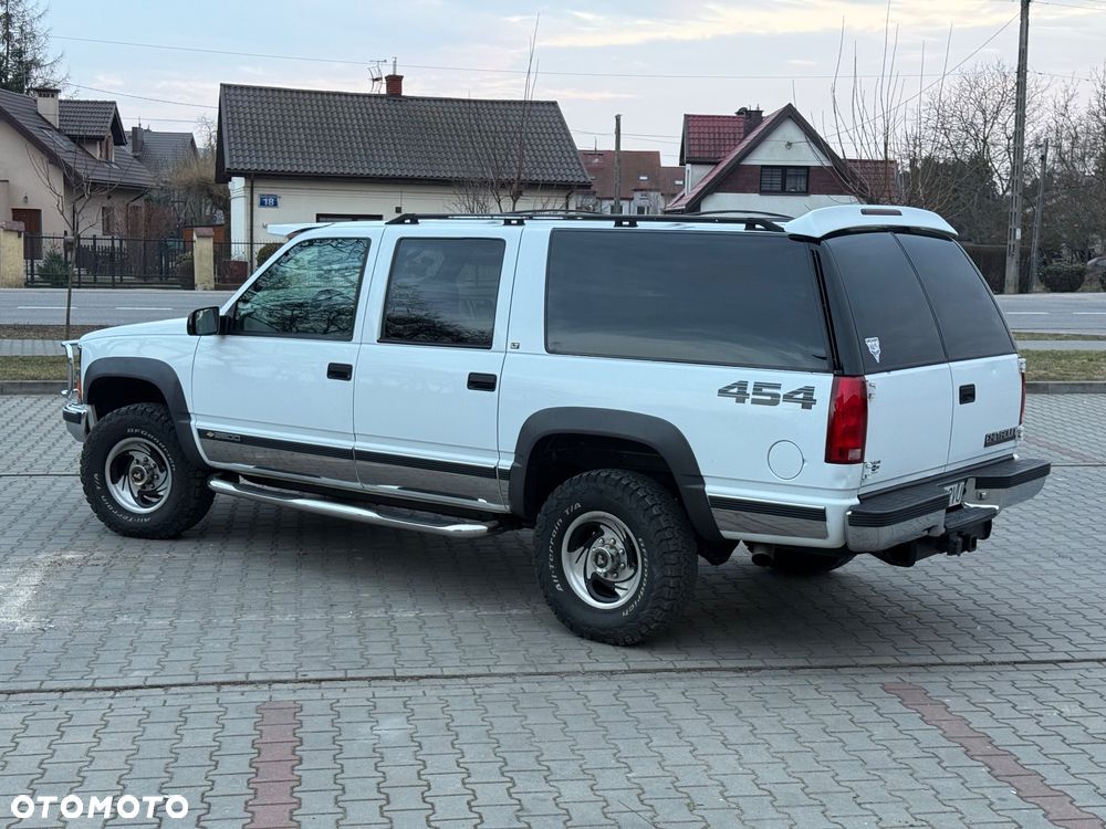 Chevrolet Suburban - 23