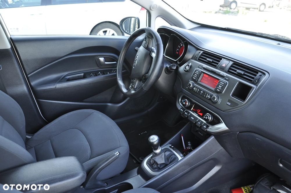 Kia Rio 1.2 Dream Team Edition - 12