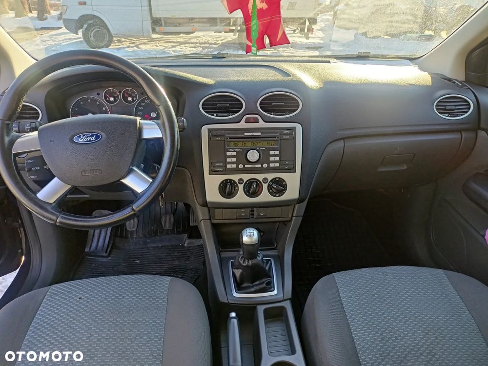 Ford Focus 1.6 Ambiente - 9