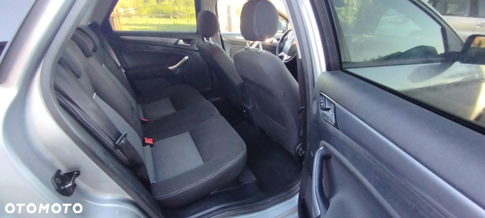 Ford Mondeo 2.0 TDCi ECOnetic Ambiente - 12