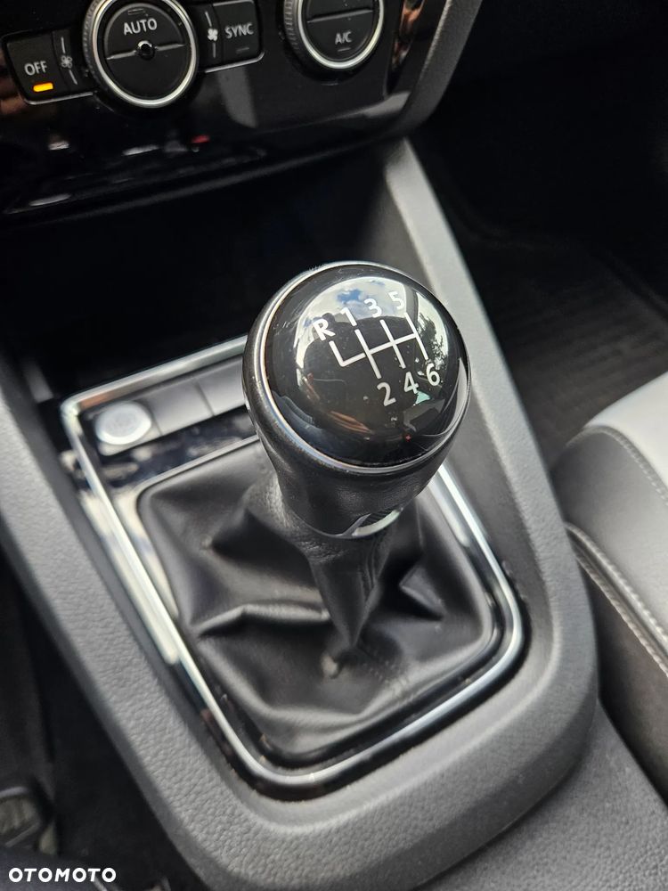 Volkswagen Jetta 1.4 TSI BMT Highline - 28