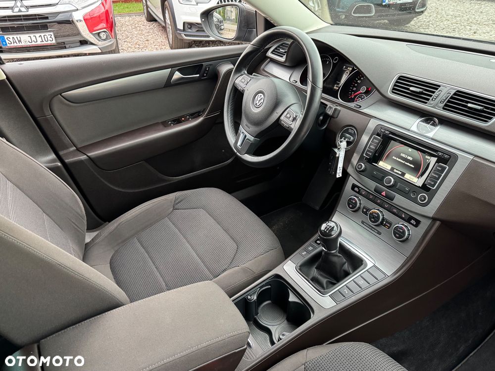 Volkswagen Passat - 8