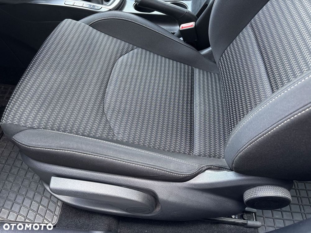 Kia Ceed - 12