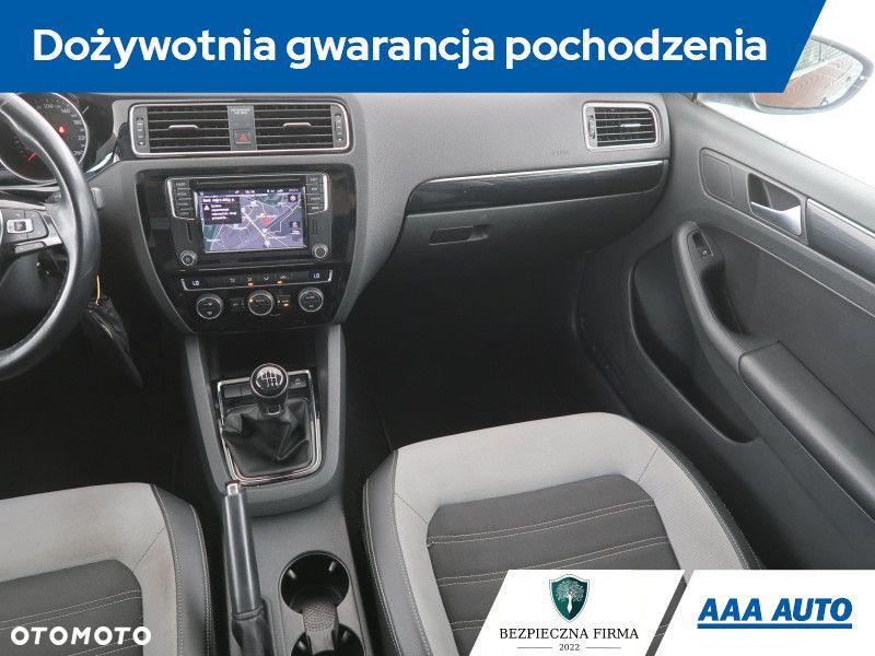 Volkswagen Jetta - 10