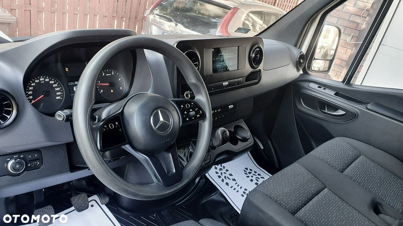 Mercedes-Benz Sprinter - 20