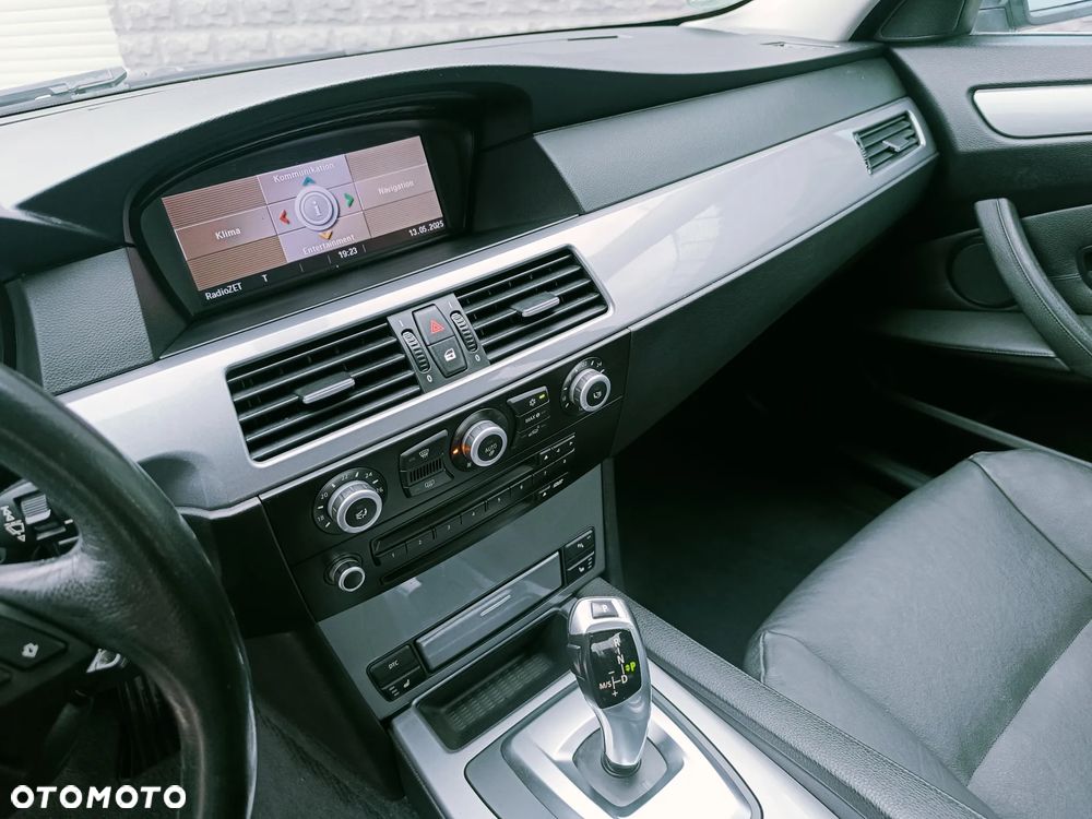 BMW Seria 5 525i - 11