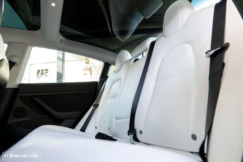Tesla Model 3 - 8