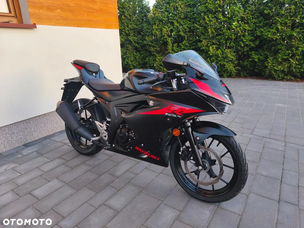 Suzuki GSX-R - 1