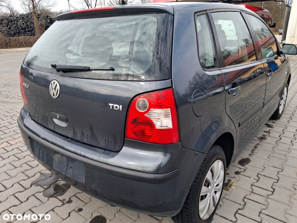 Volkswagen Polo IV 9N silnik 1.4 TDI AMF 75KM skrzynia biegów GGV / EWR drzwi maska błotnik klapa zderzak LC7V lampa szyba pompowtrysk alternator sprężarka turbina maglownica łapa alternatora pokrywa silnika głowica wtrysk pompa wysokiego ciśnienia vacum miska olejowa fotel belka sterownik moduł wiązka przewód rura chłodnica pas panel EGR sterownik zacisk mcperson sanki lewarek wybierak mechanizm silniczek obudowa miska olejowa kierownica przełącznik tłumik wydech pompka zamek przepustnica przepływomierz  CAŁY NA CZĘŚCI - 11