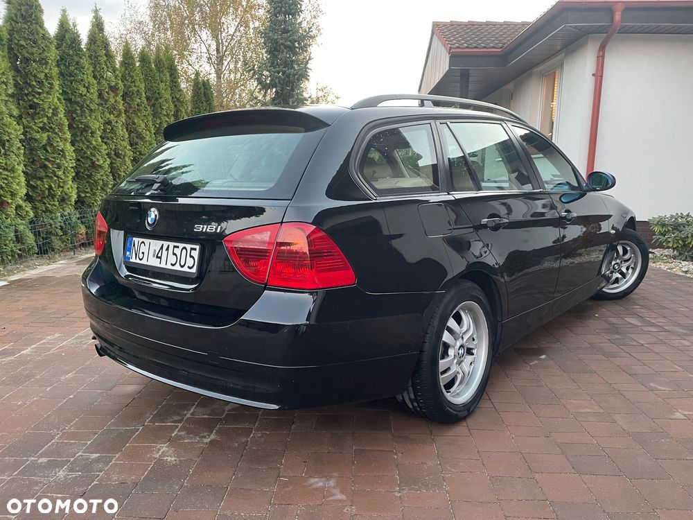 BMW Seria 3 318i Touring - 5
