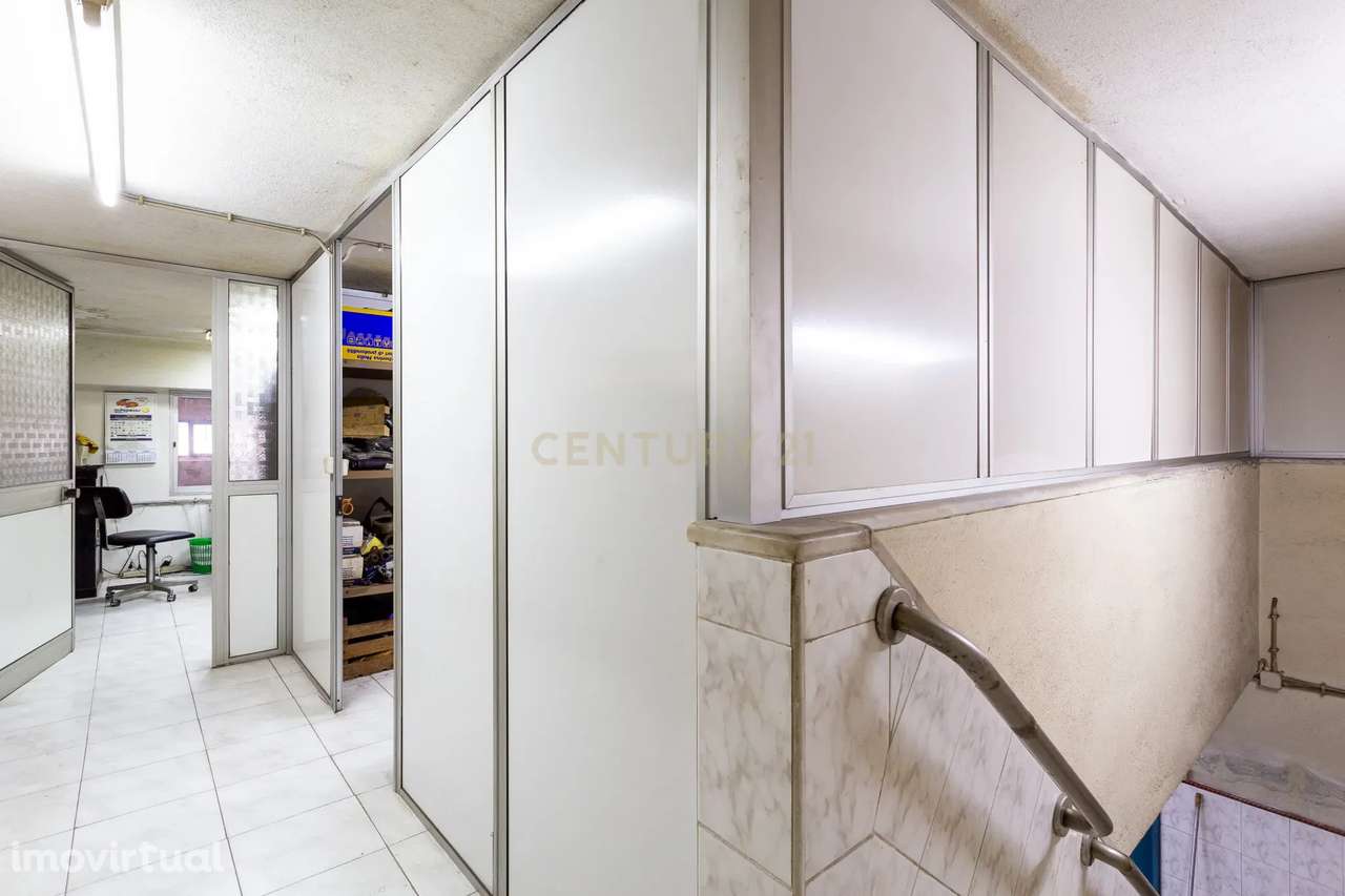 Oficina mecânica para arrendamento a 2 000 € - Grande imagem: 3/24