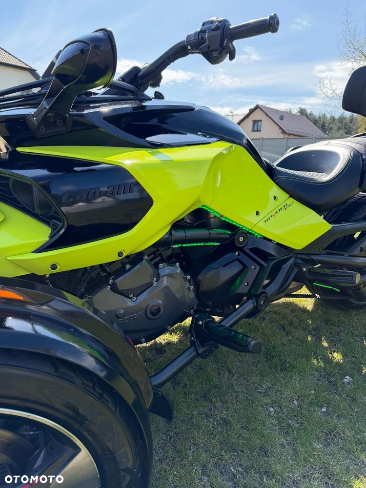Can-Am Spyder - 9