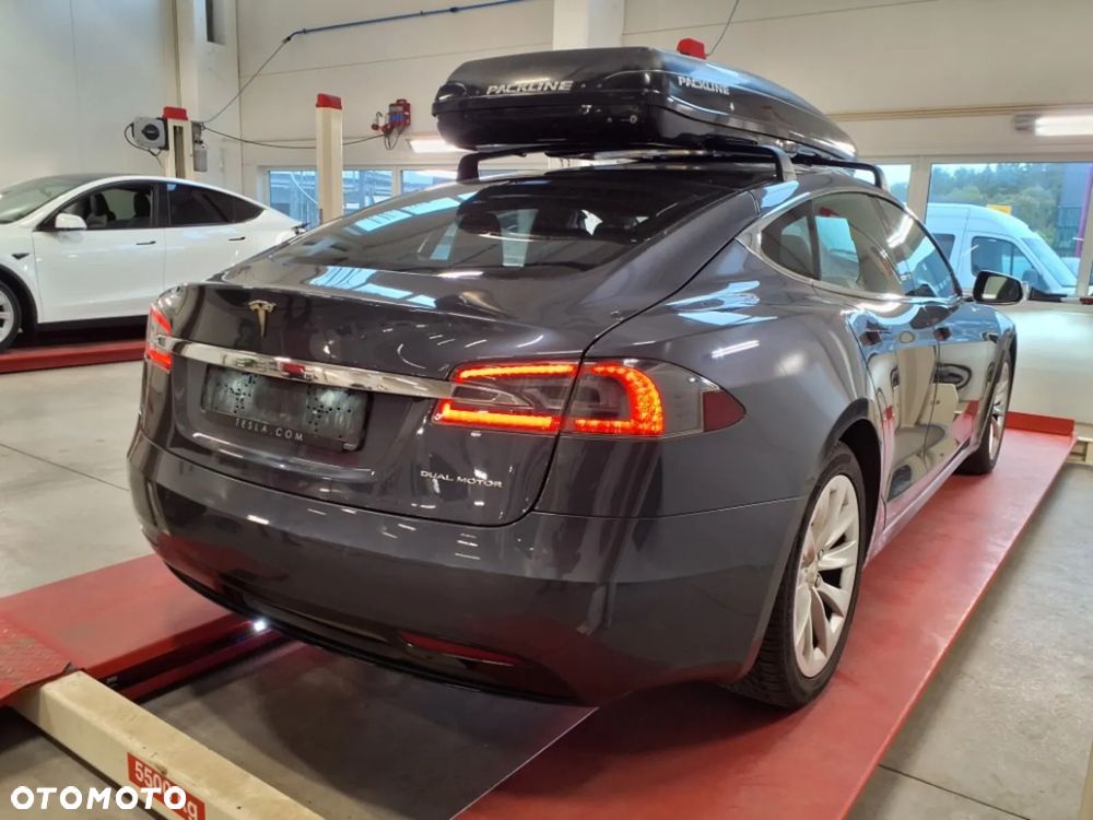 Tesla Model S - 23