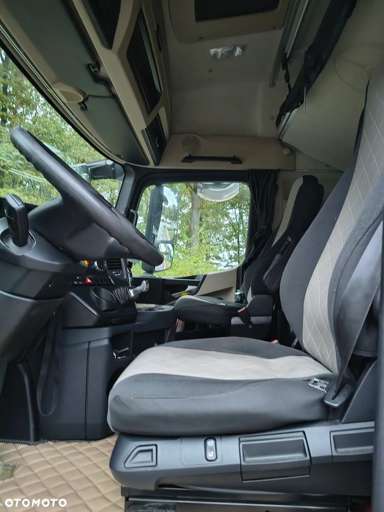 Mercedes-Benz Actros - 17