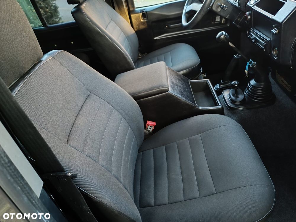 Land Rover Defender - 7