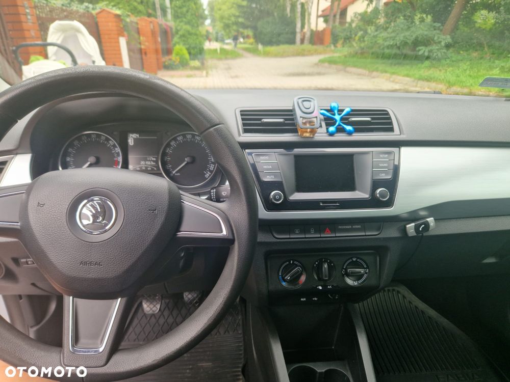 Skoda Fabia 2015 photo 5
