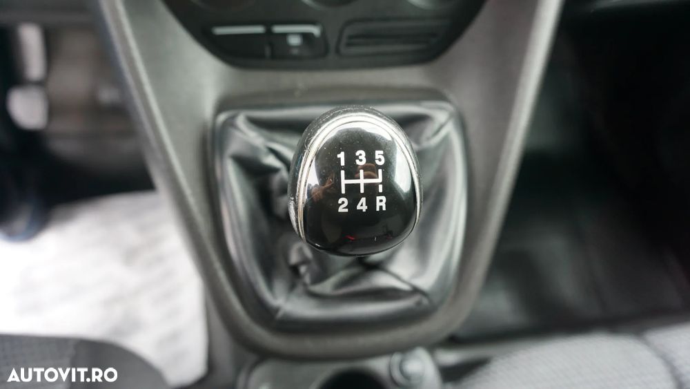 Ford TRANSIT CONNECT - 21